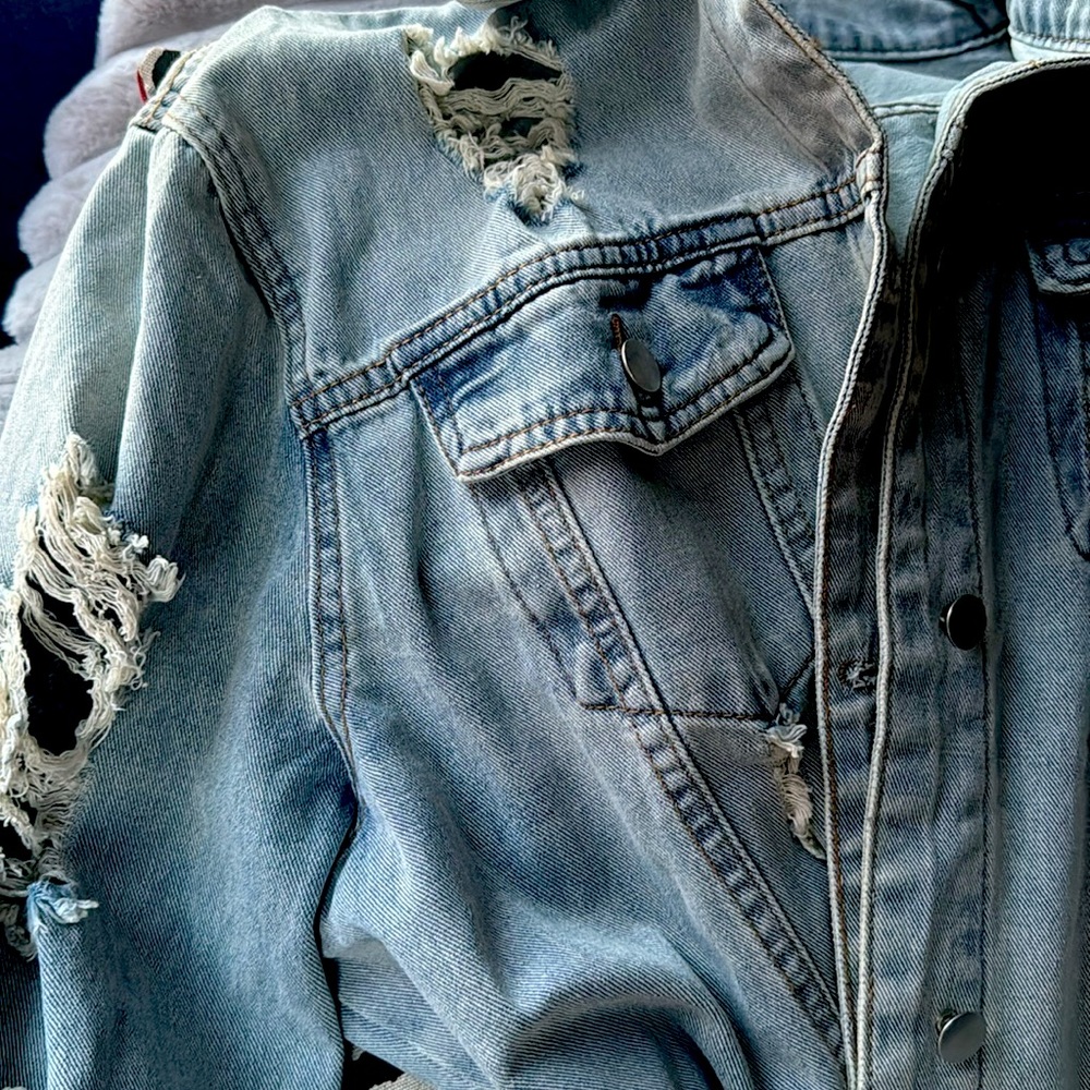 Vintage Jean jacket distressed , oversized , tags missing! - Picture 4 of 9